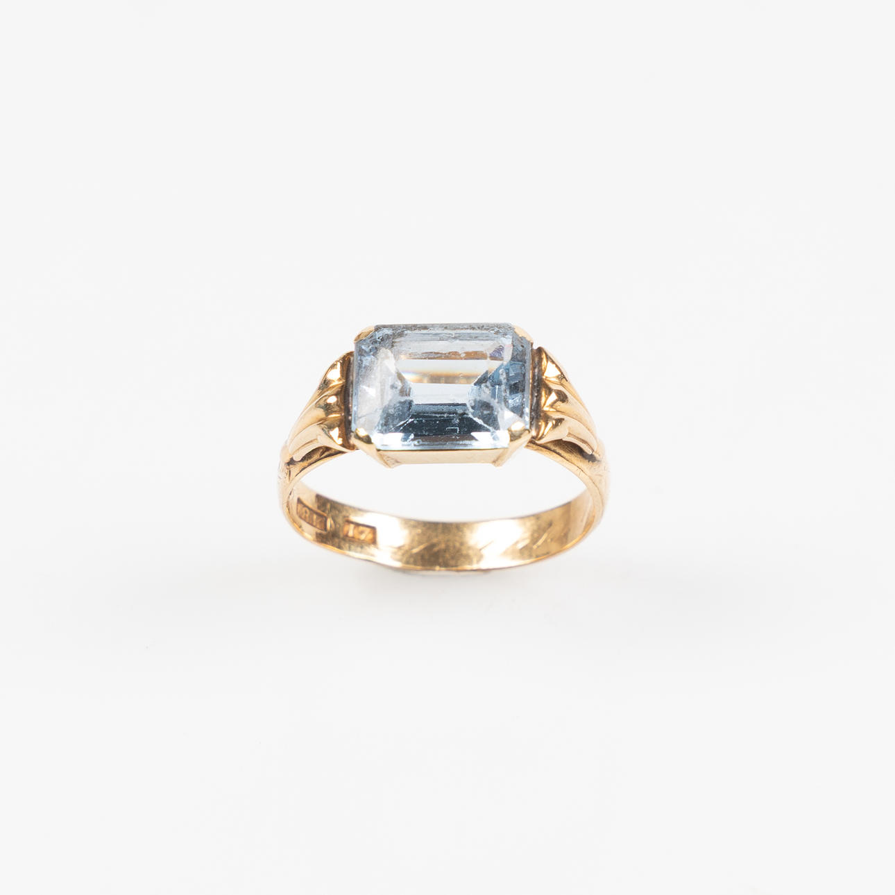 RING, 18K guld, syntetisk spinell.