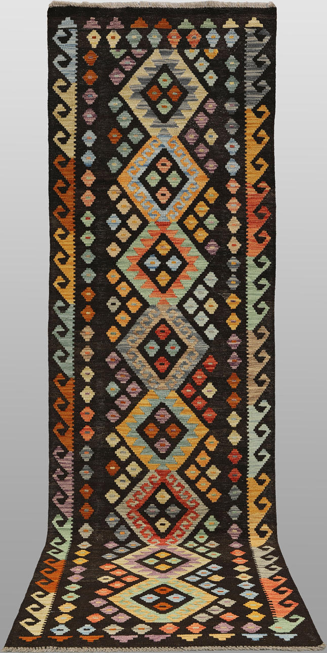 MATTA, "Kelim", galleri, 303 x 83 cm.