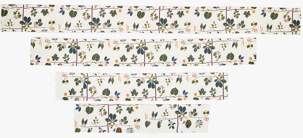 JOSEF FRANK. Gardinkappor, 4 st., "US Tree", för Firma Svenskt Tenn, hellinne.