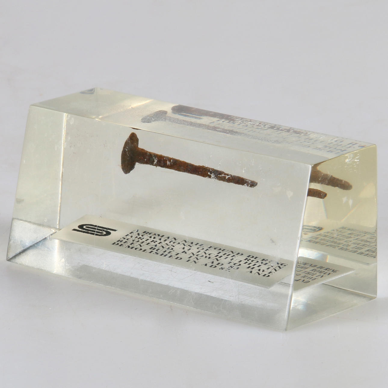 CLAVO ROMANO, bloque en sitio, año 83 - 87 Ekr.