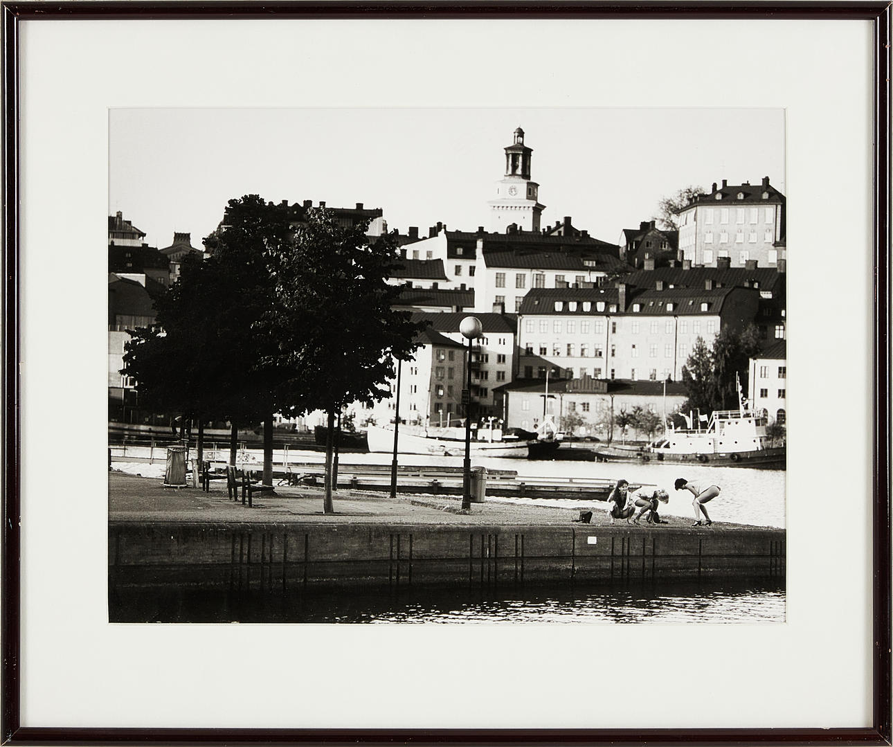 WALTER HIRSCH. Fotografi, Stockholmsvy, signerad a tergo med dedikation.