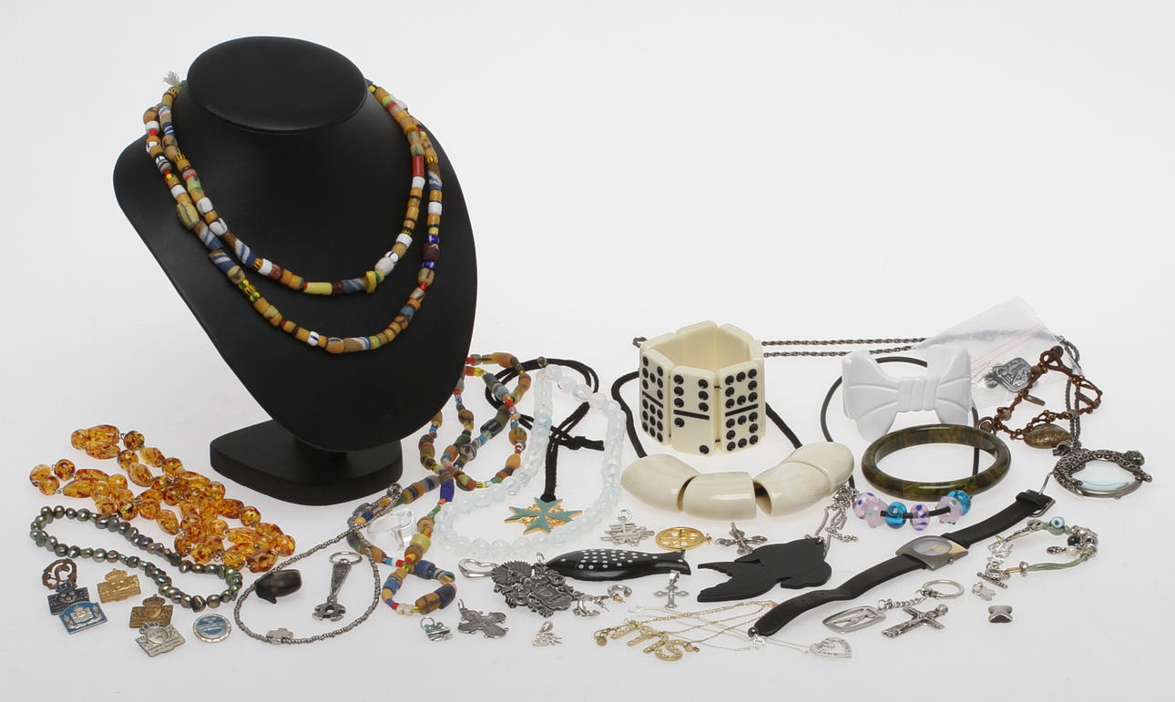 SCHMUCK, teilweise Silber, 1900er / 200er Jahre.