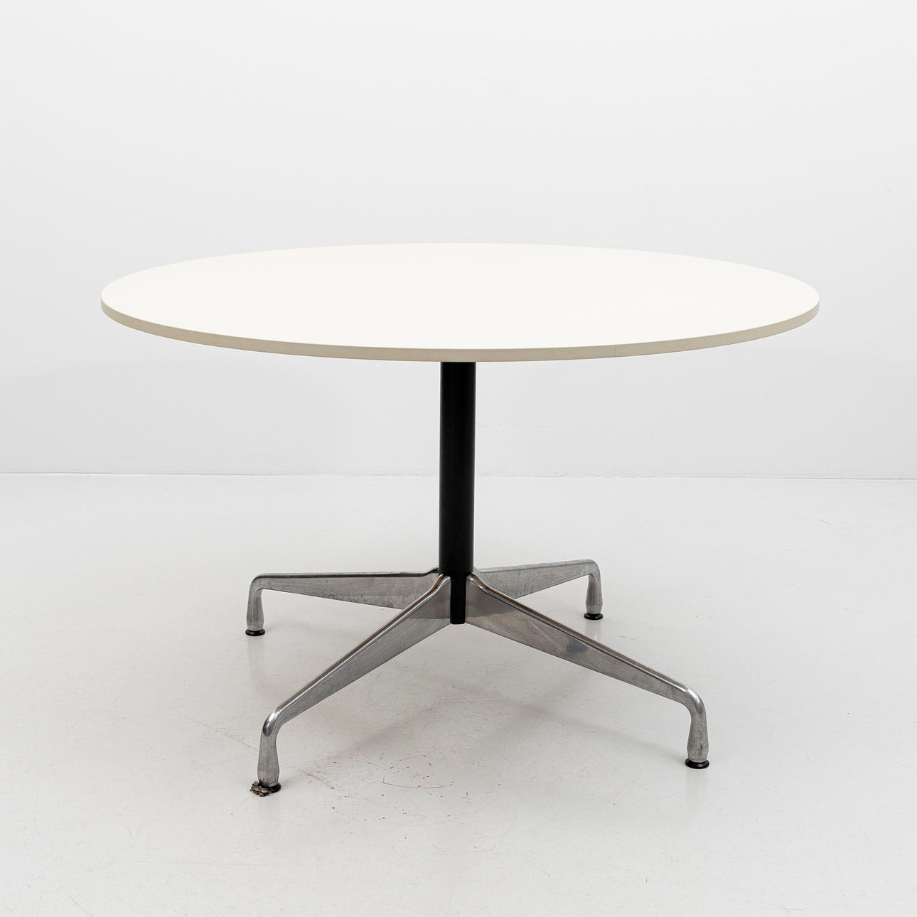 CHARLES & RAY EAMES, underrede "Eames Segmented Tables", 2000-tal.