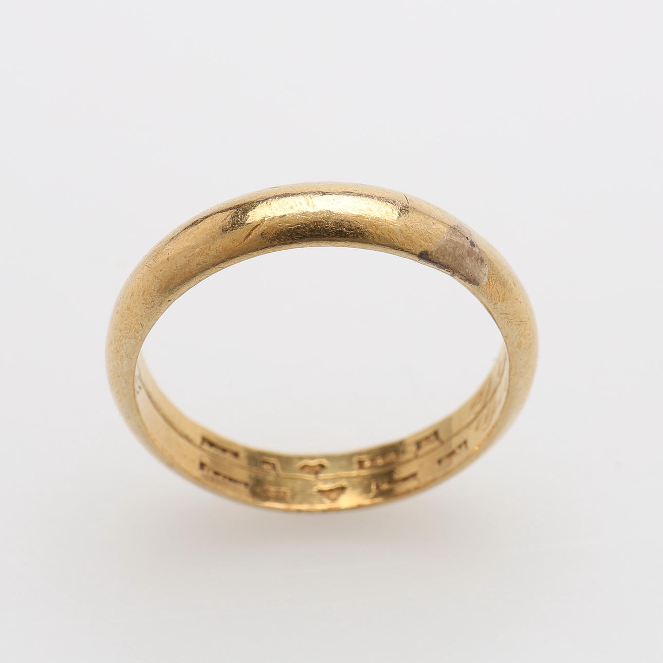 SLÄT RING, 23K GULD, VIKT CA 4,6 GRAM.