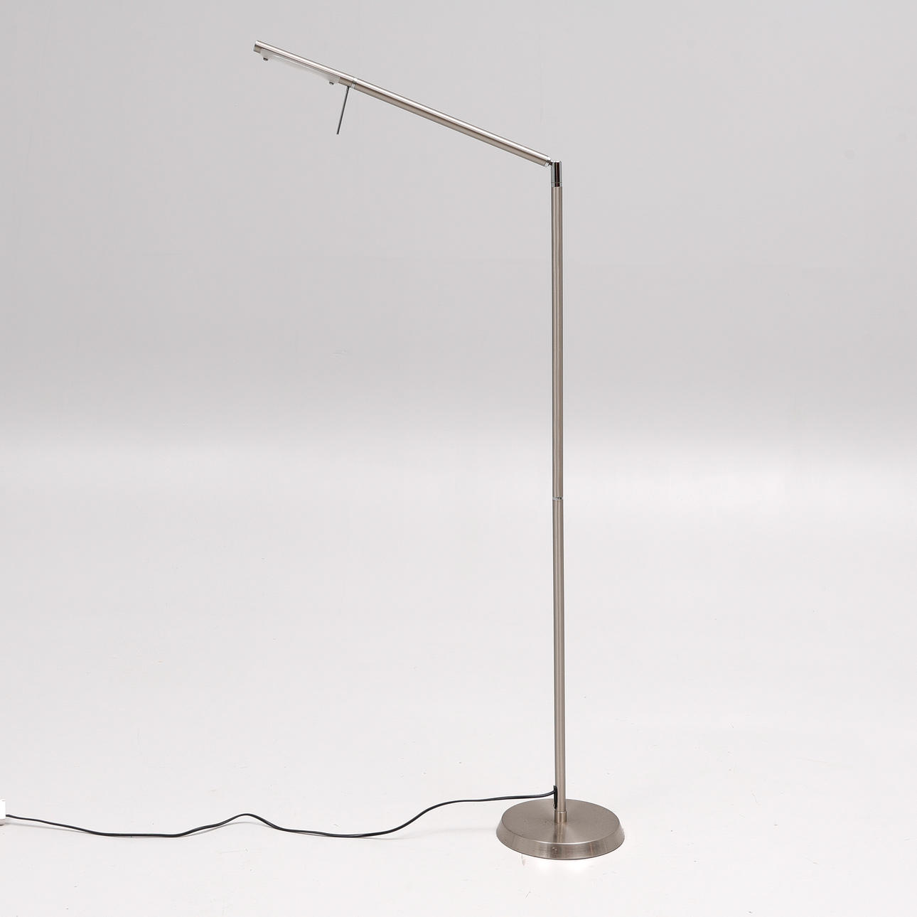 Golvlampa borstat stål, 2000-tal.