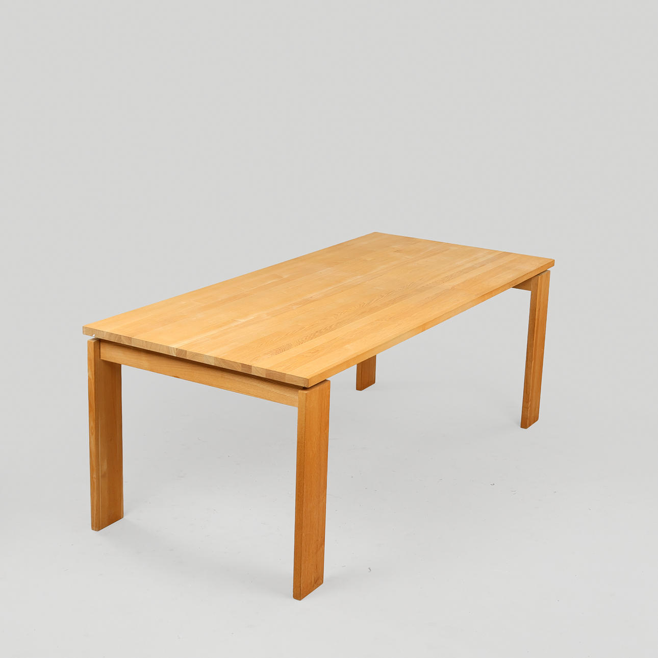 DANISH FURNITURE MANUFACTURER. Rectangular dining table in solid oak with two extension leaves (3).