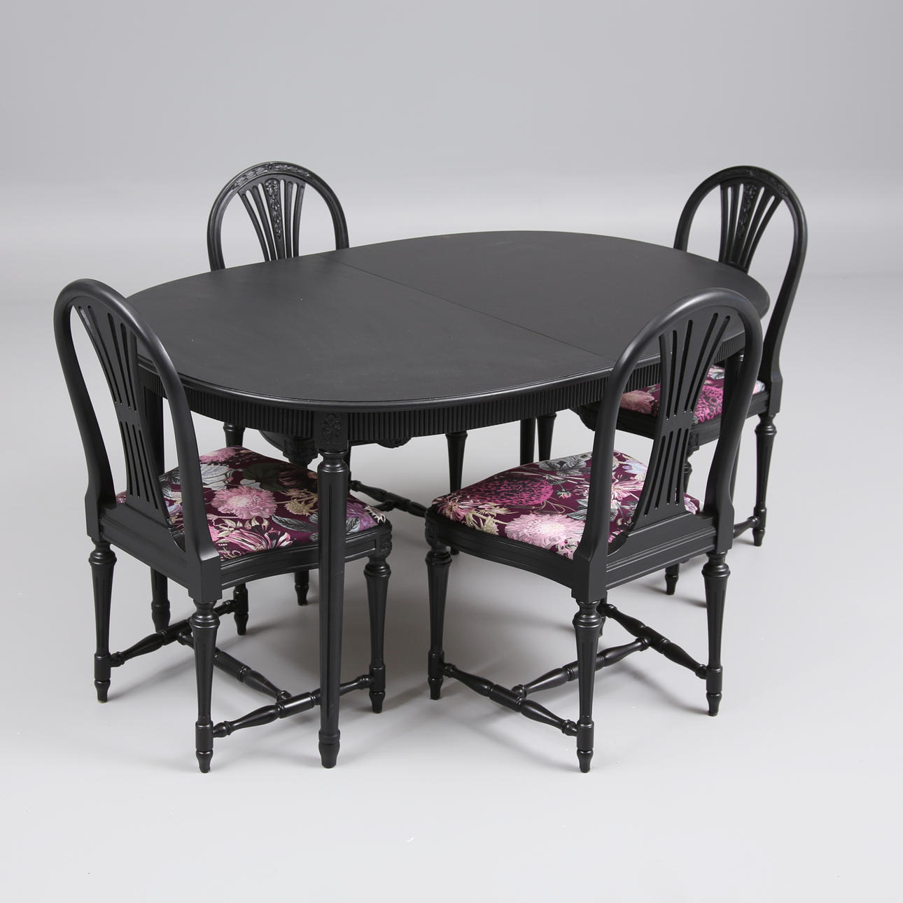 MATGRUPP, 5 delar, gustaviansk stil, svart, 1900-talets senare del.