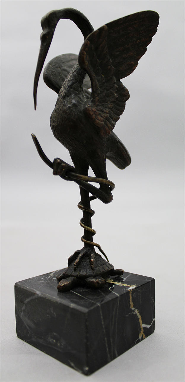 OIDENTIFIERAD KONSTNÄR. Fågel på sköldpadda. Brons. 1900-tal.