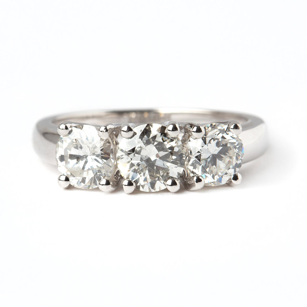 RING, 18K vitguld med diamanter.