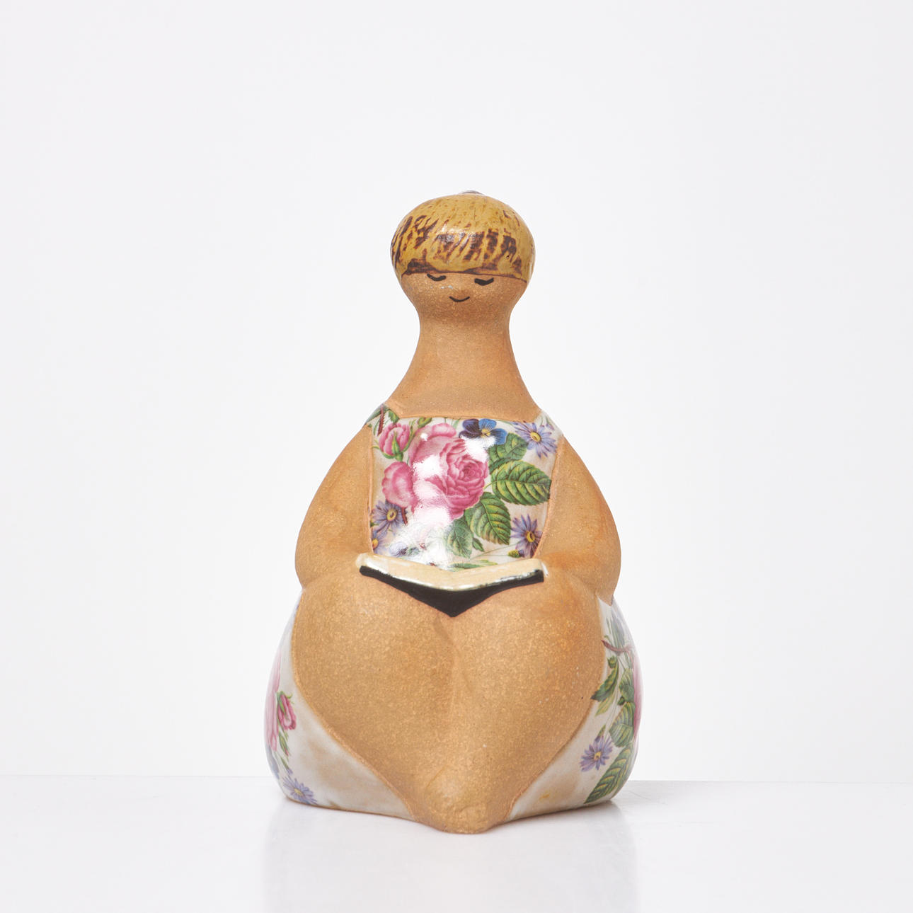LISA LARSON. Figurin, "Charlotta" ur serien ABC-flickorna, glaserat stengods, chromotryck, undertill signerad, Gustavsberg.