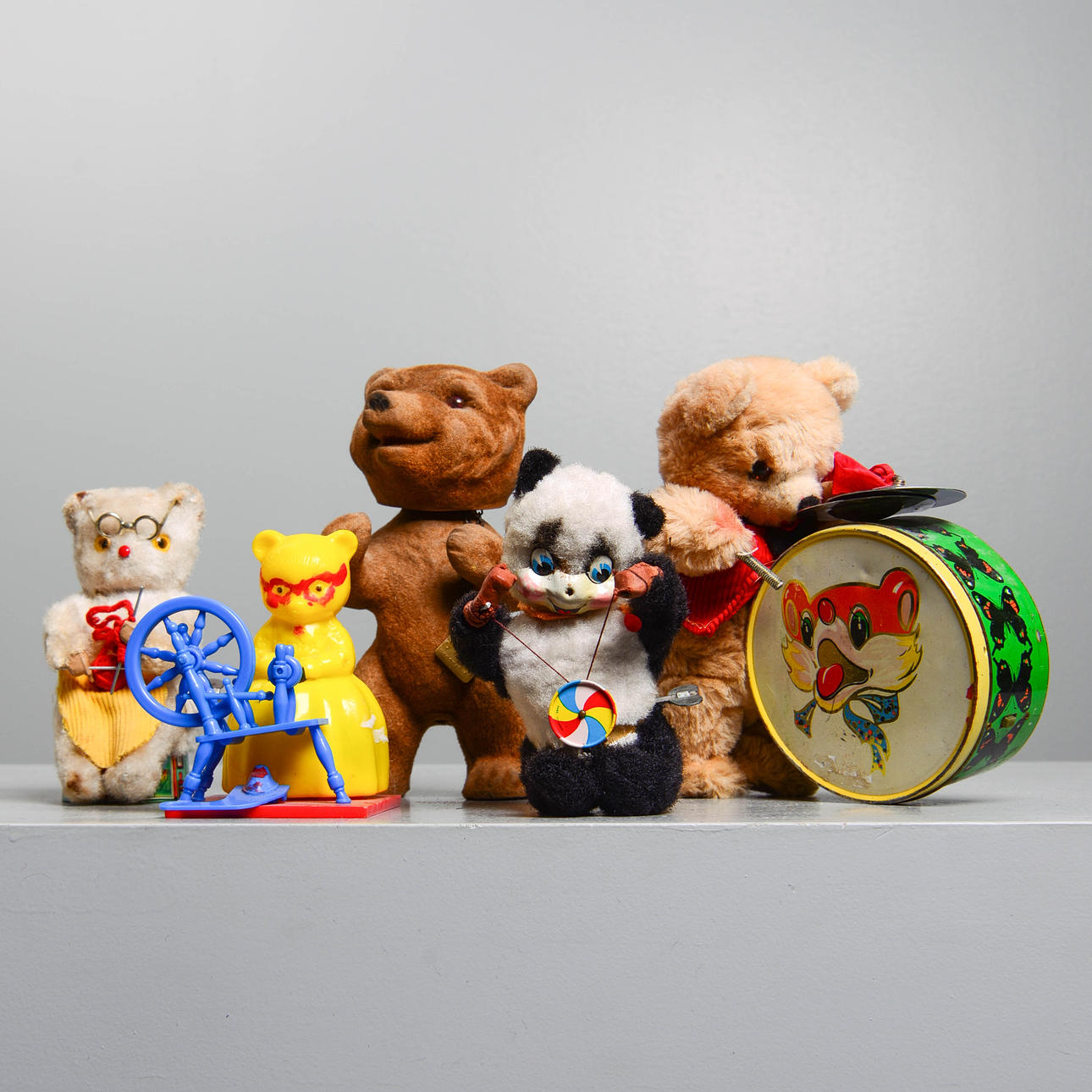MECHANICAL bears, 4 pcs, + 1 "nodding doll".