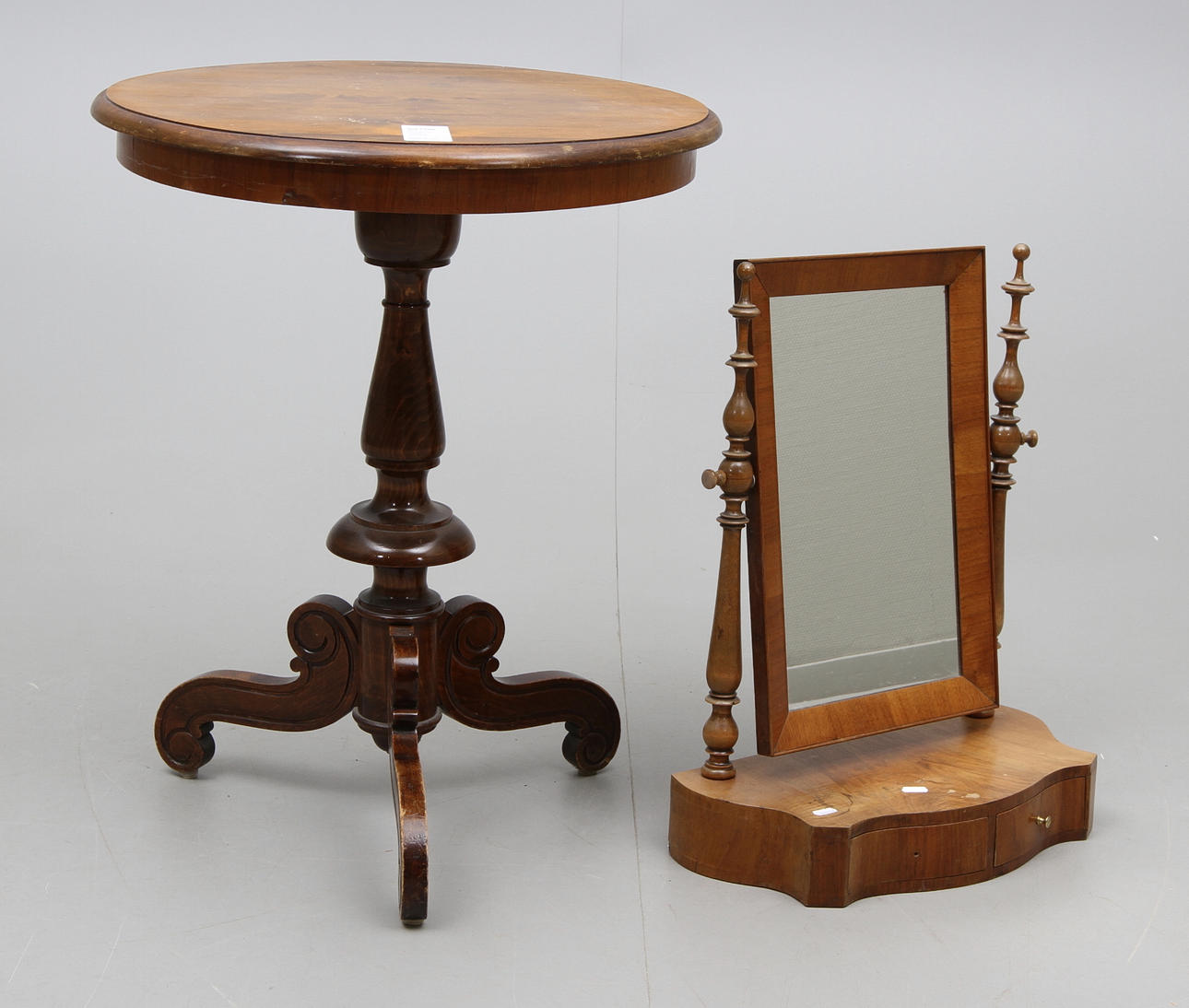 PELARBORD SAMT BYRÅSPEGEL, nyrokoko respektive nyrenässans, 1800-talets senare hälft.