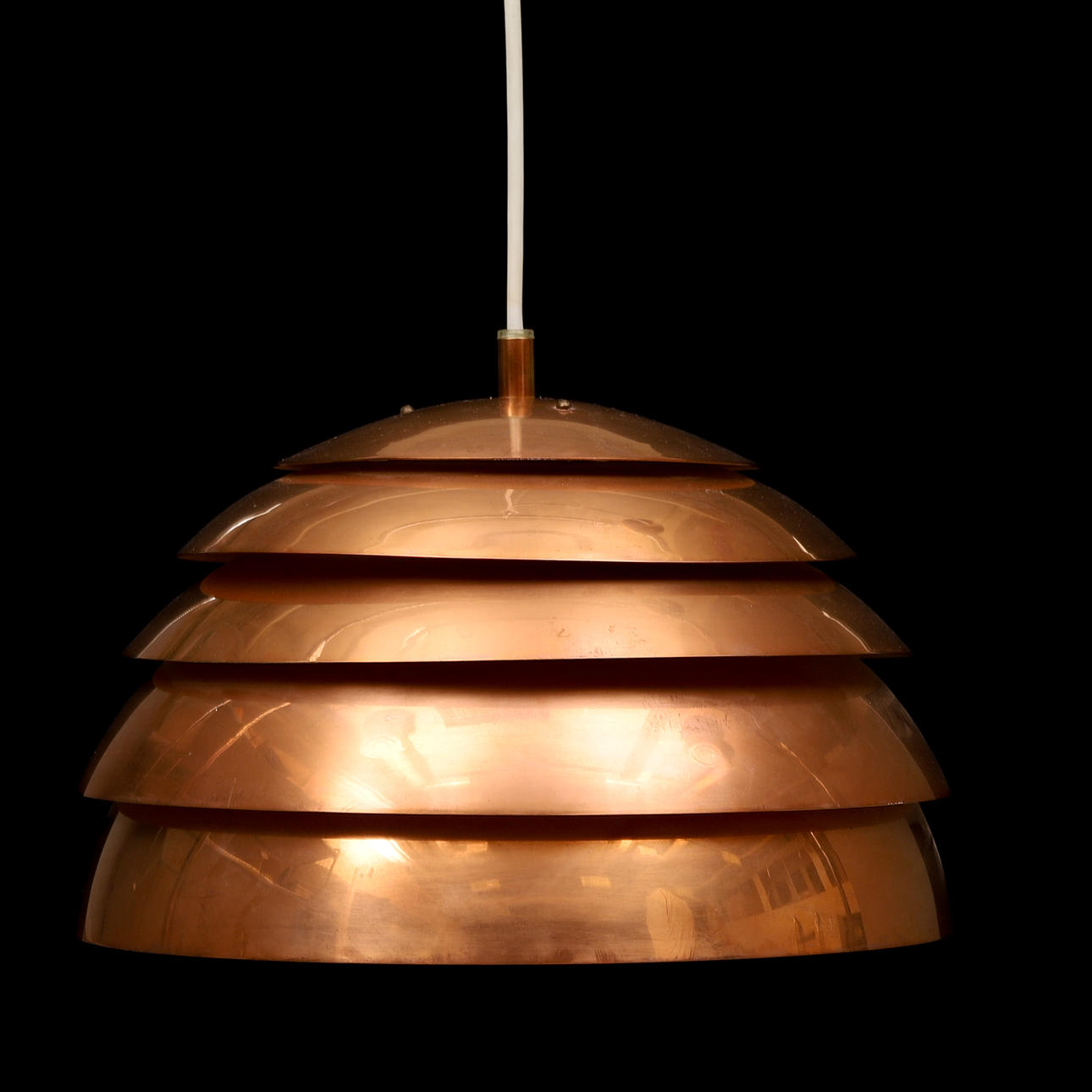 HANS-AGNE JAKOBSSON. Taklampa, koppar, "Lamingo", modell T 325/450, Markaryd, 1960-tal.