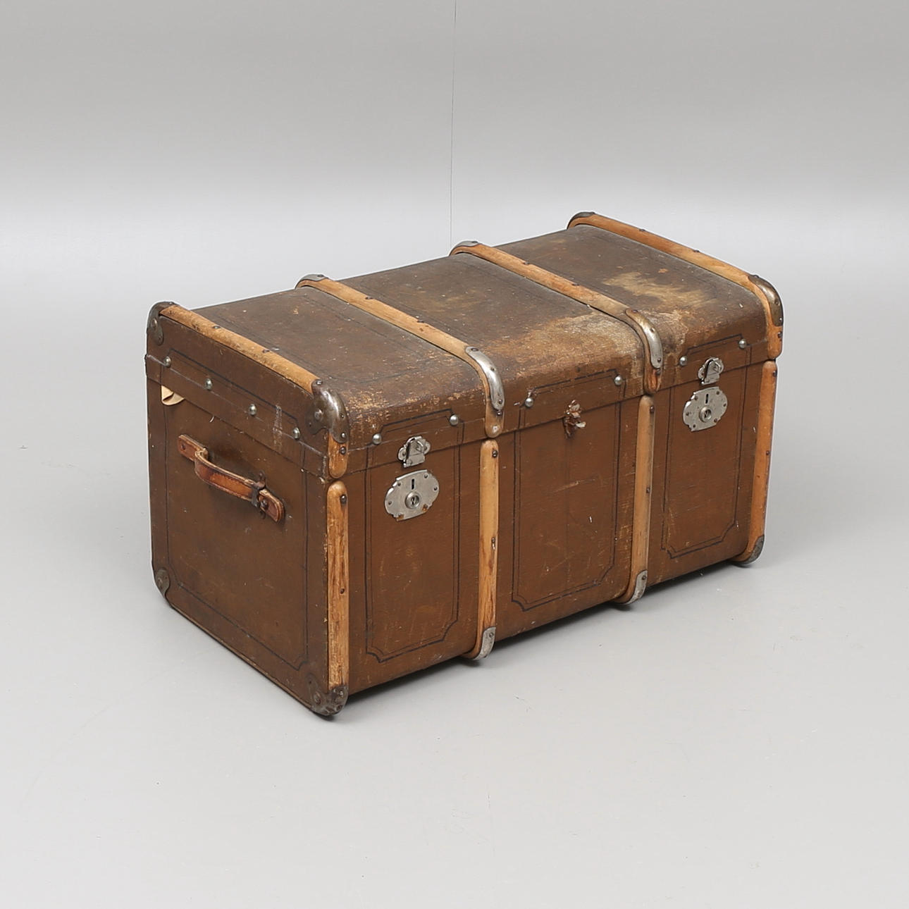 KOFFERT, 1900-talets första hälft.