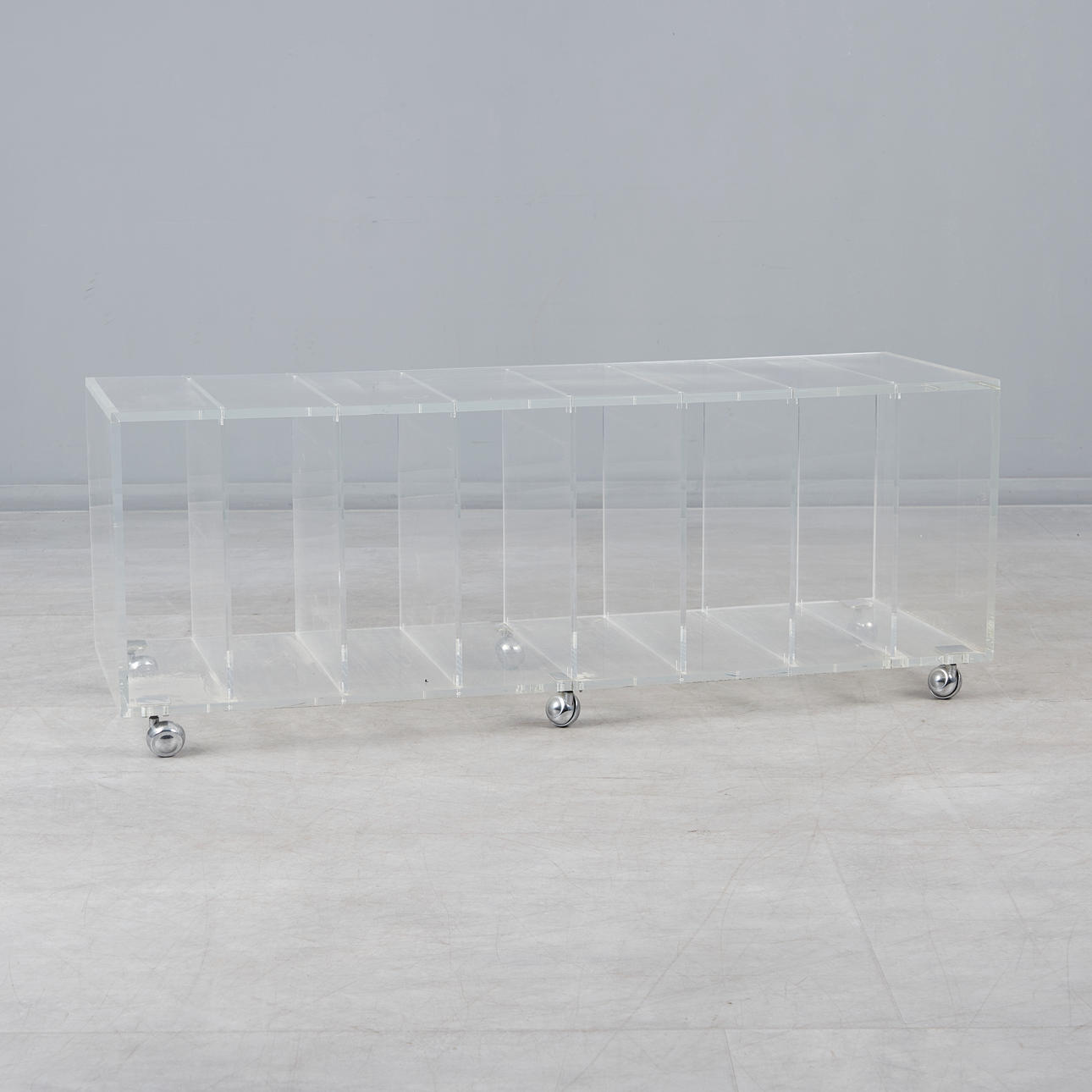HYLLA / SIDEBOARD, akrylglas.