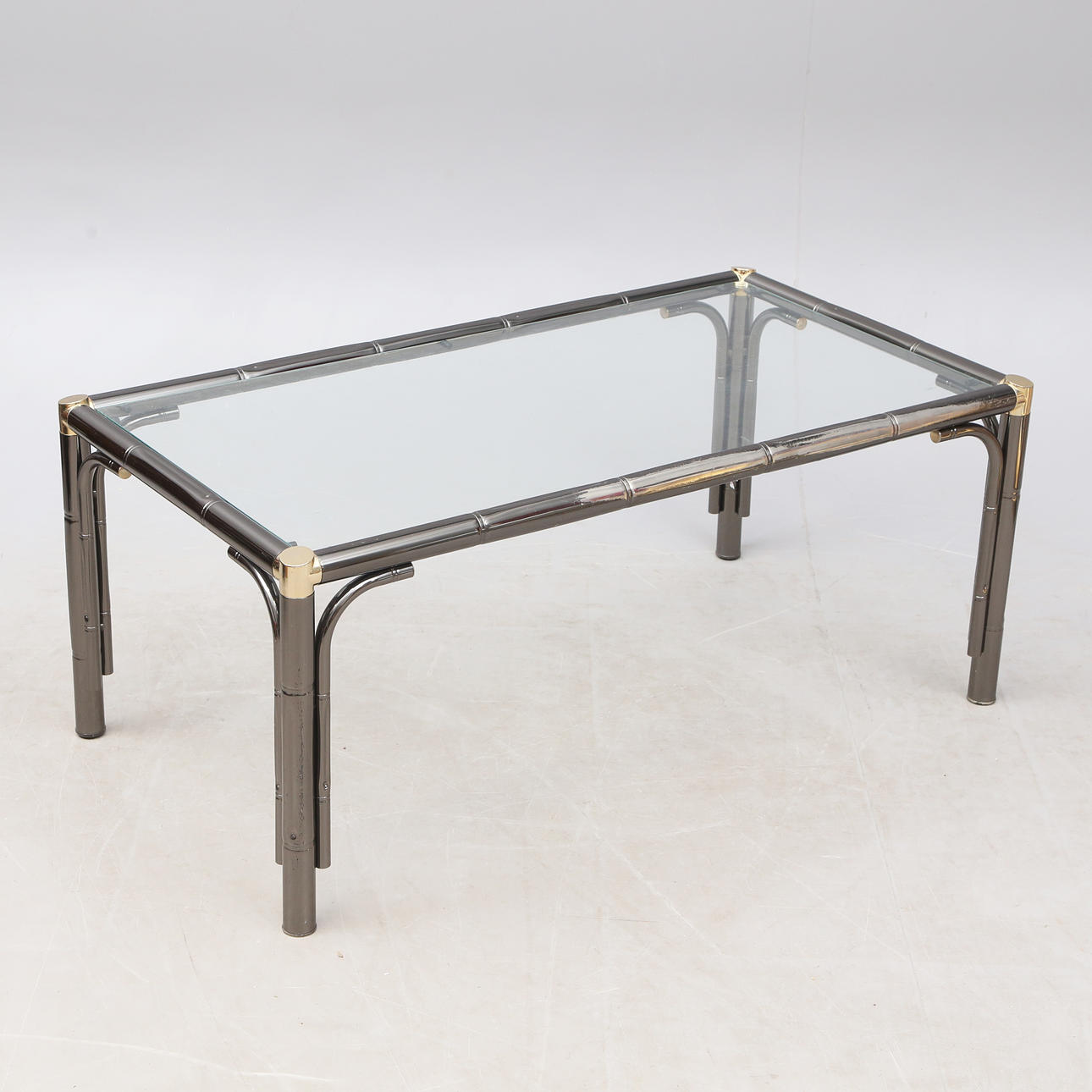 BORD, med metallben/glasskiva.