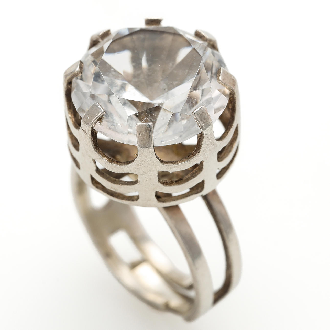 RING, silver samt bergkristall, år 1973.