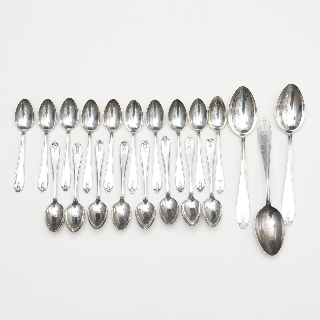 SILVERSKEDAR, 21 stycken, ca 359 gram. 1945.