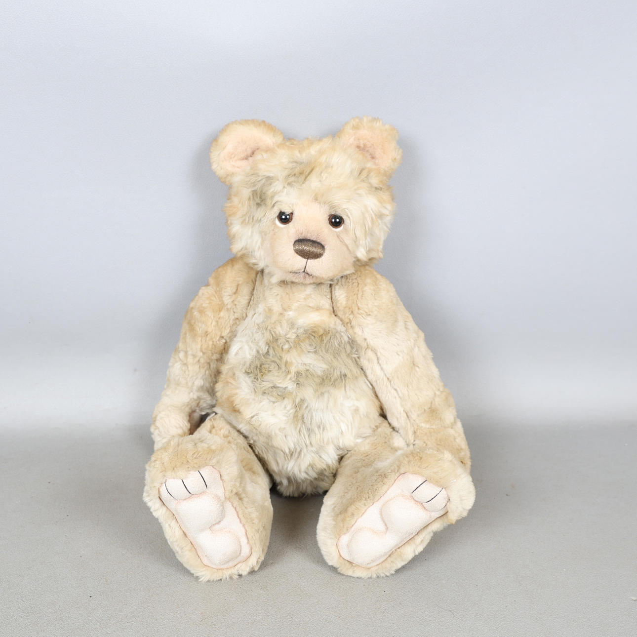 A CHARLIE BEARS 'CHARLIE YEAR BEAR 2016'.