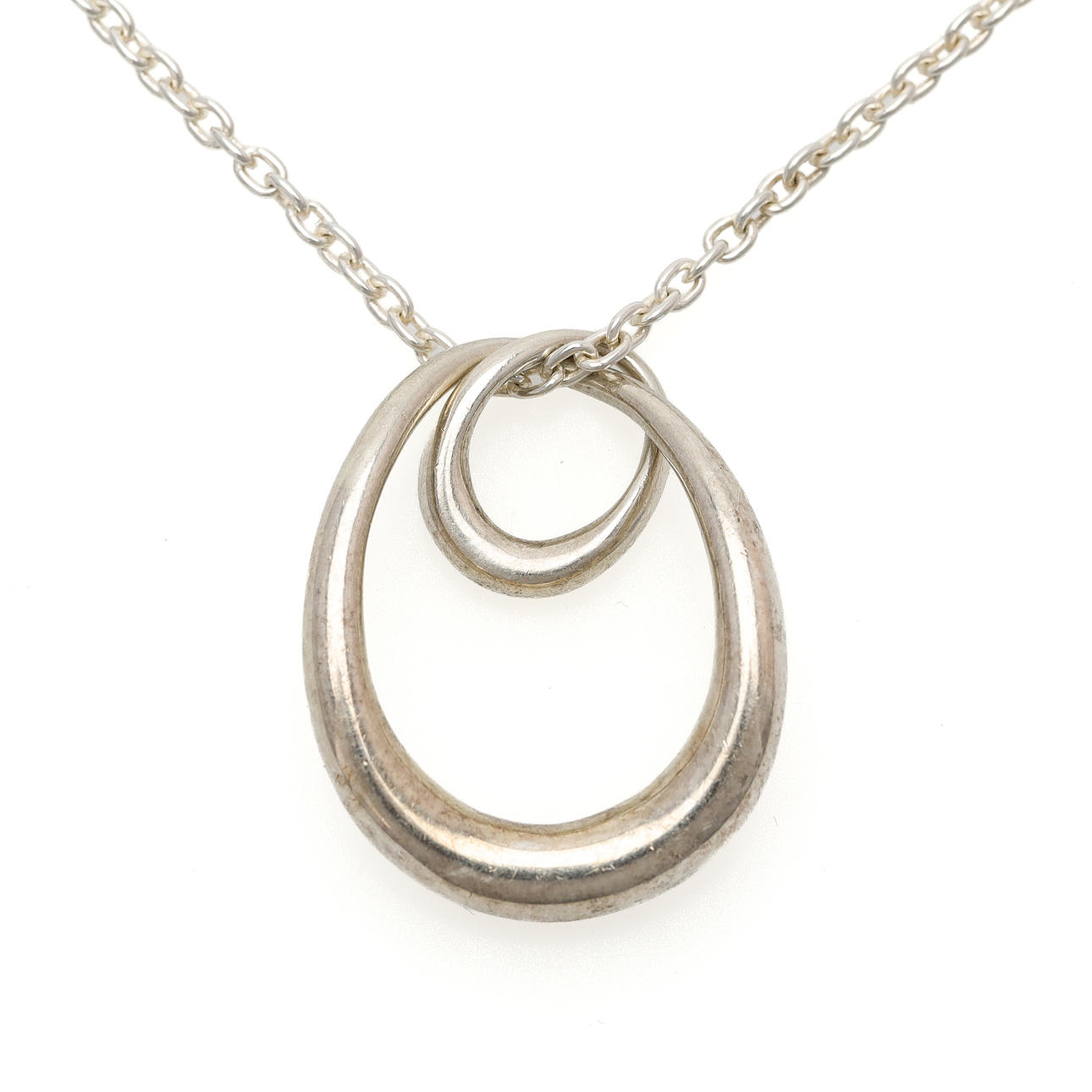 JACQUELINE RABUN. Hänge med kedja, "Offspring", nr. 433, sterlingsilver, för Georg Jensen, Danmark.