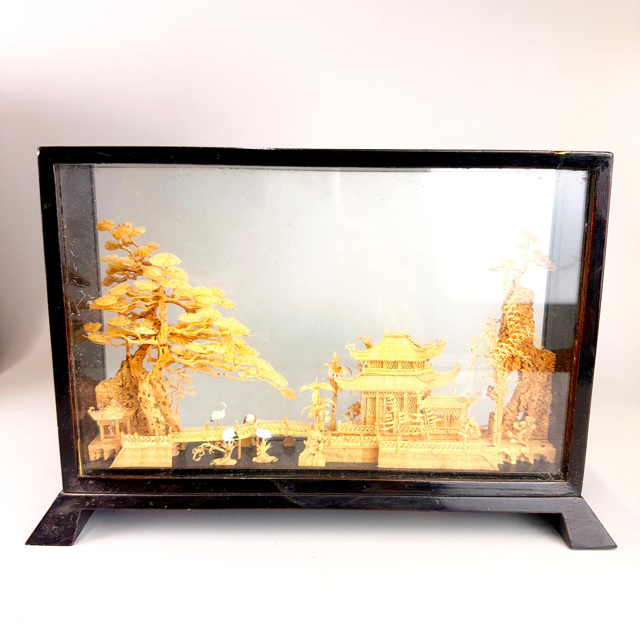 MOON CAKE BOX AND CORK SCULPTURE. Miscellaneous - Miscellaneous - Auctionet