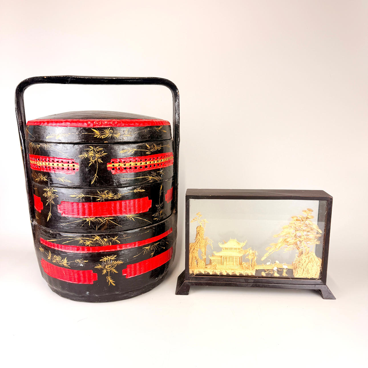 MOON CAKE BOX AND CORK SCULPTURE. Miscellaneous - Miscellaneous - Auctionet