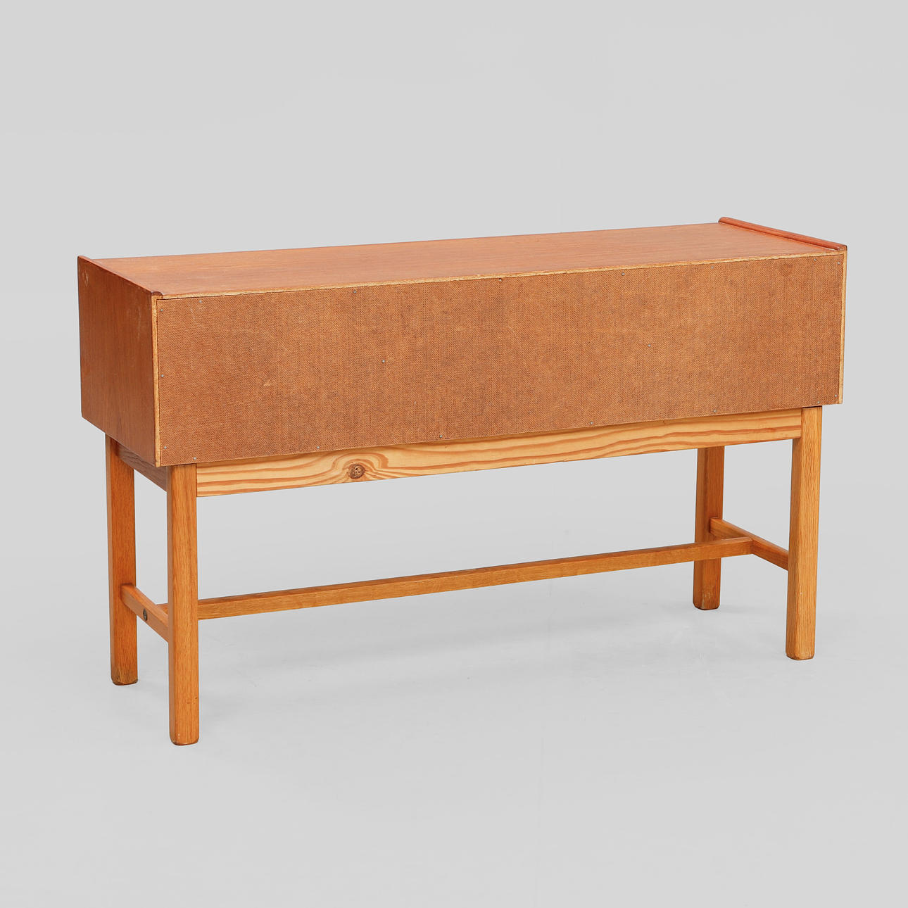 HALLBYRÅ, 1960-tal. Möbler - Byråar - Auctionet