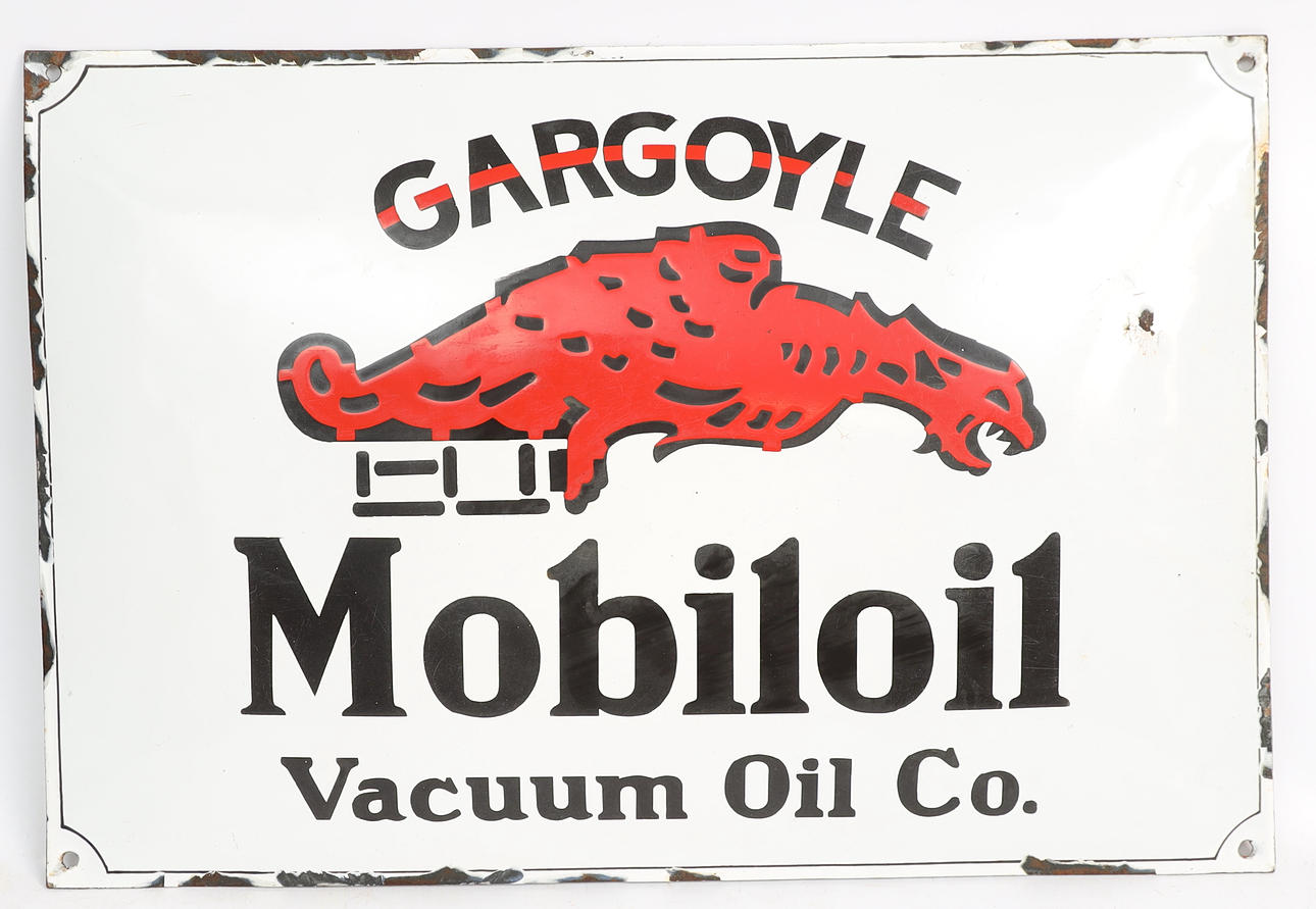 EMALJERAD SKYLT, Gargoyle mobiloil, omkring 1900-talets mitt.