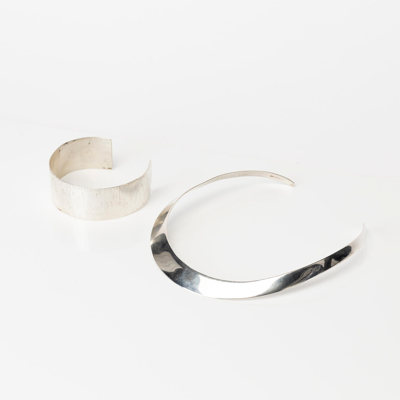 HALSRING samt ARMRING, sterling silver, svensk importstämpel samt Pia Zetterman, grödinge, 1993.