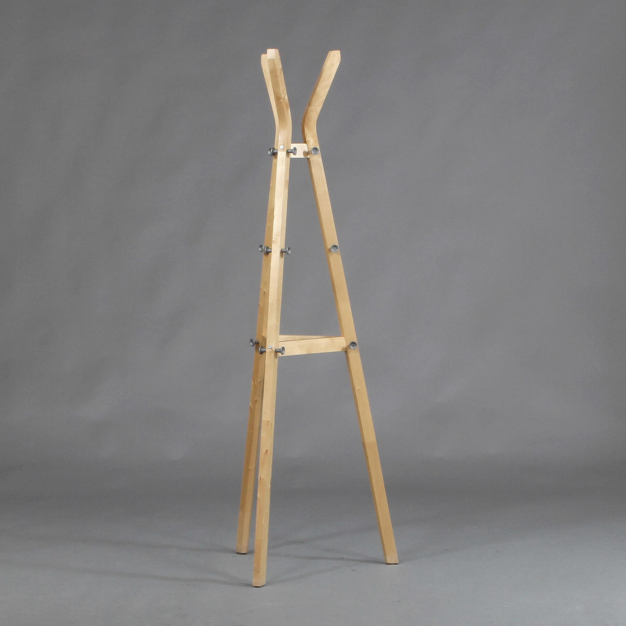 KLÄDHÄNGARE, björk, 1900-tal.