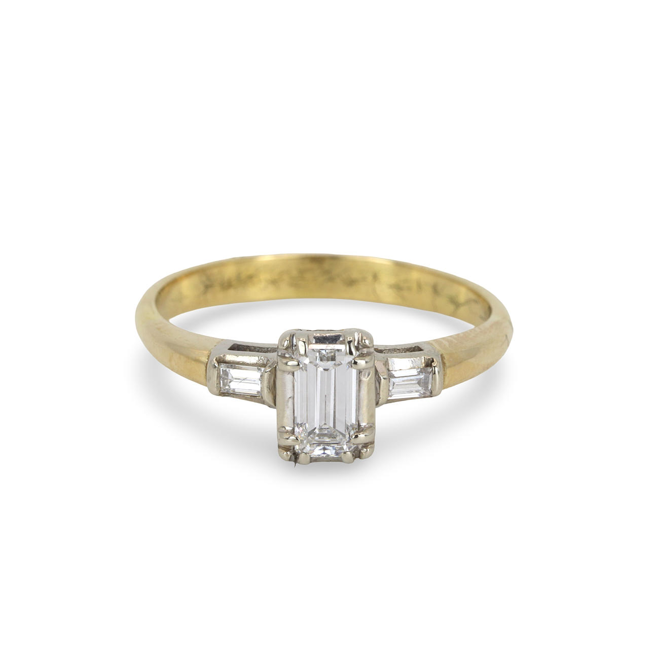 SOLITÄRRING I 18KT GULD MED DIAMANT.