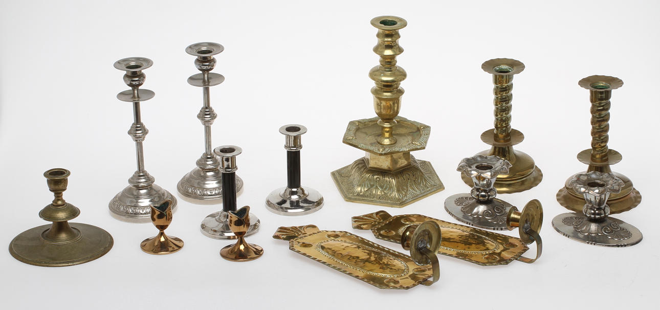 PARTI LJUSSTAKAR, 5 par samt 2 st udda, samt VÄGGLJUSPLÅTAR, 1 par, 1900-tal.