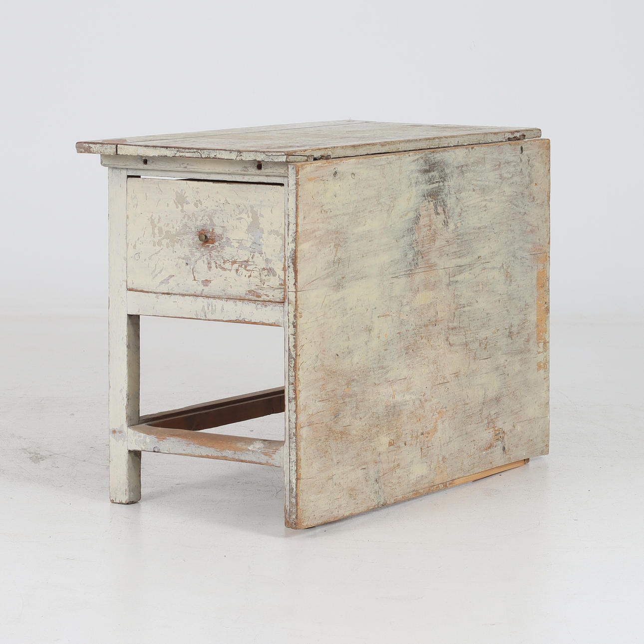 SLAGBORD, med låda i sargen, furu, allmoge, 1800-tal.