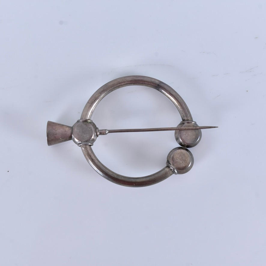 DRÄKTNÅL, silver, Gustaf Dahlgren Malmö 1910.