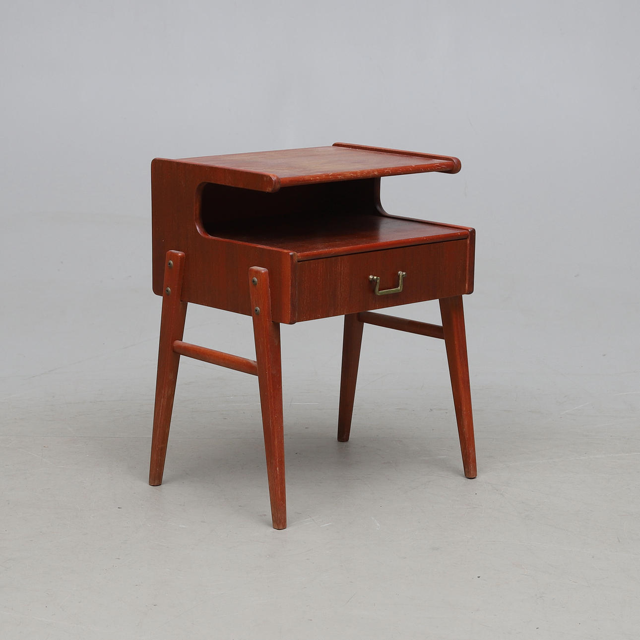 SÄNGBORD, mahogny, 1950-tal.