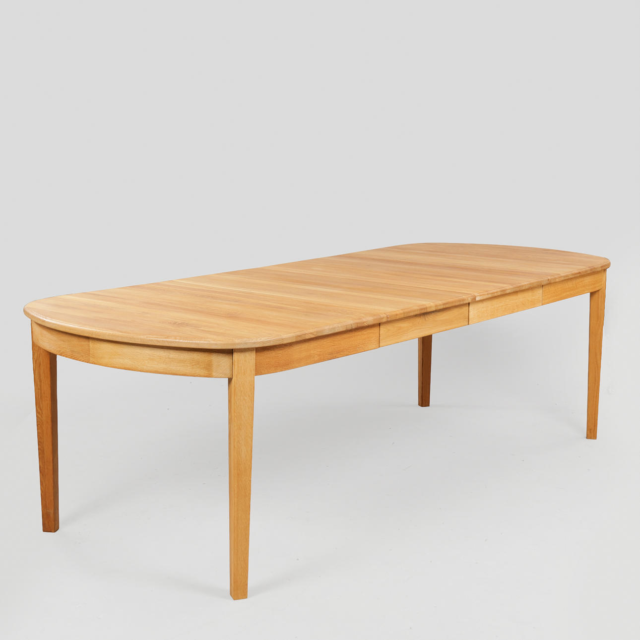 DANSK MØBELPRODUCENT. Oval dining table in solid oak with extension and two solid extension leaves, 1960s-70s, Denmark (3).