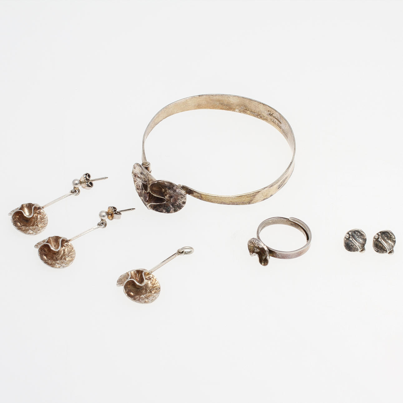 THERESIA HVORSLEV. Smyckesgarnityr, silver, 1900-talets sista kvartal.