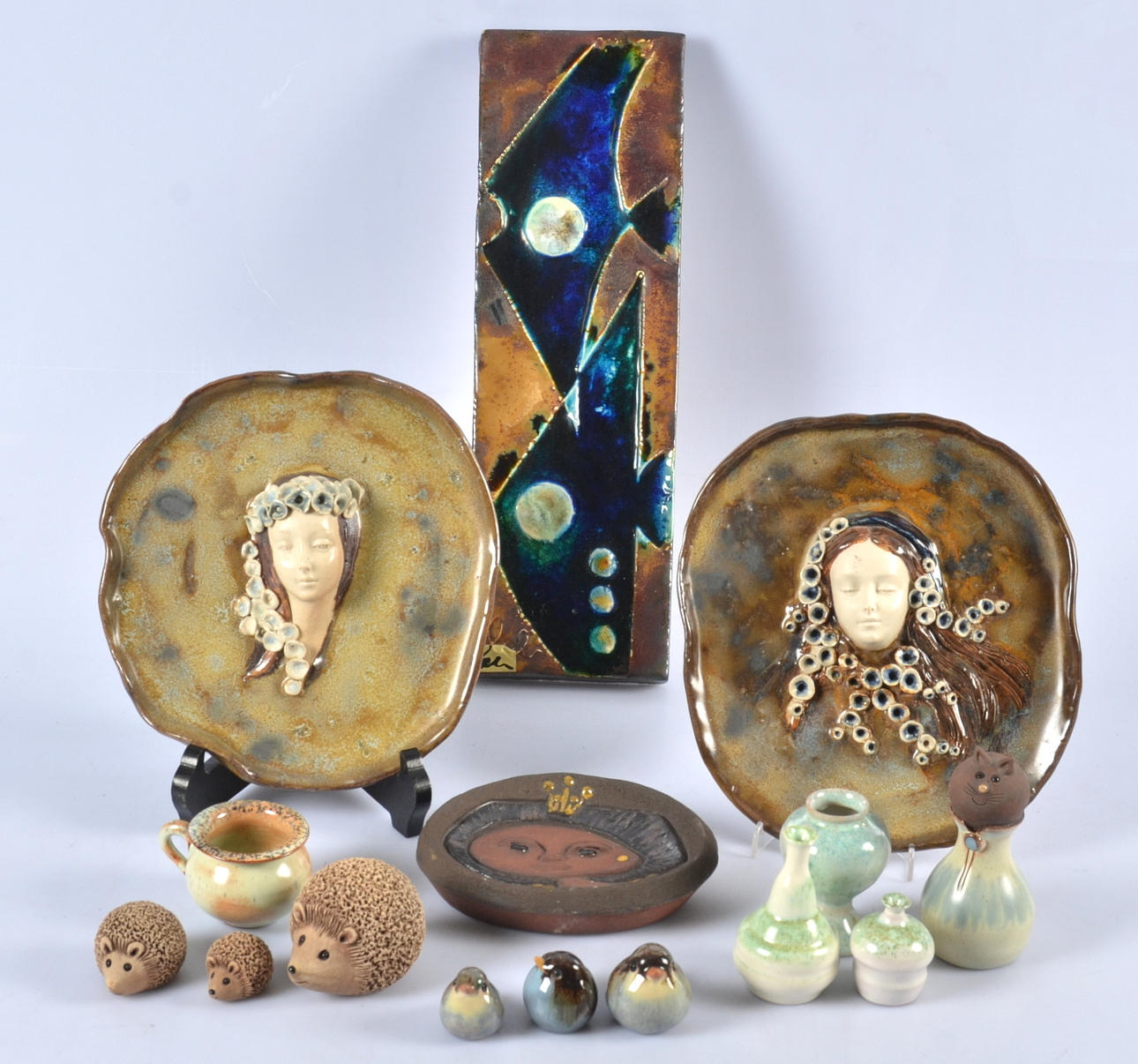 KERAMIKFÖREMÅL, 15 delar, bl a Ina Eidefjäll.