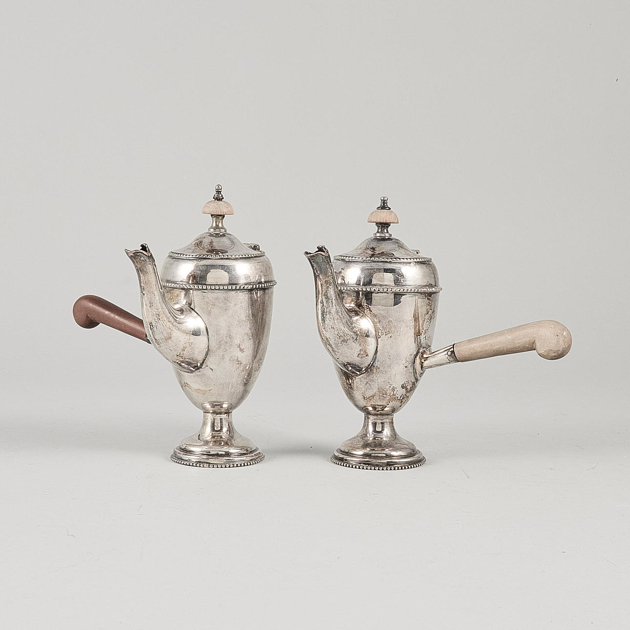 SKYKANNOR 2 st, 1800-tal, nysilver.