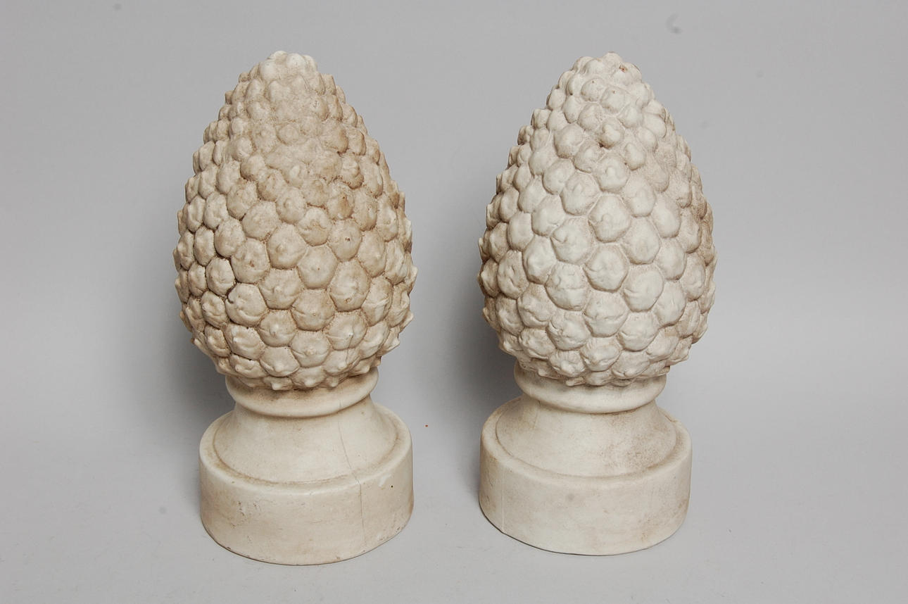 TRÄDGÅRDSSKULPTURER, 1 par, keramik, 1900-tal.