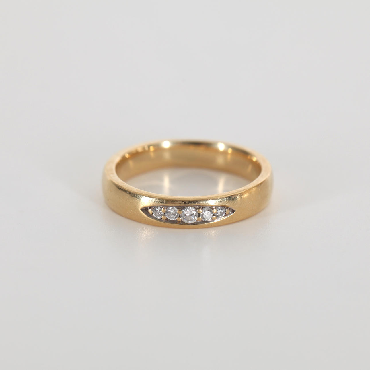 RING MED SMÅ BRILJANTER, 18K guld.