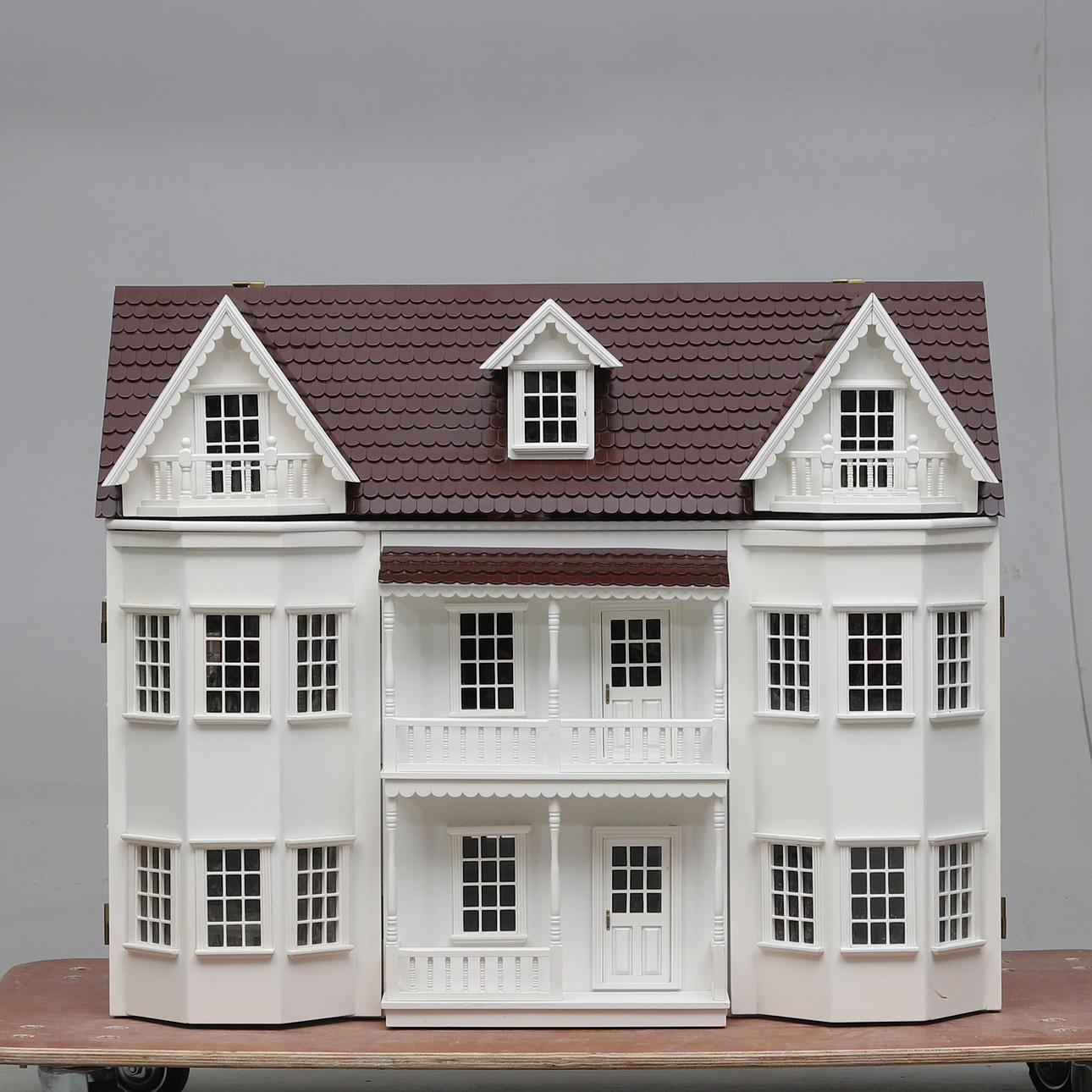 DOCKHUS, 3-våningar, med tillbehör, 19/2000-tal.