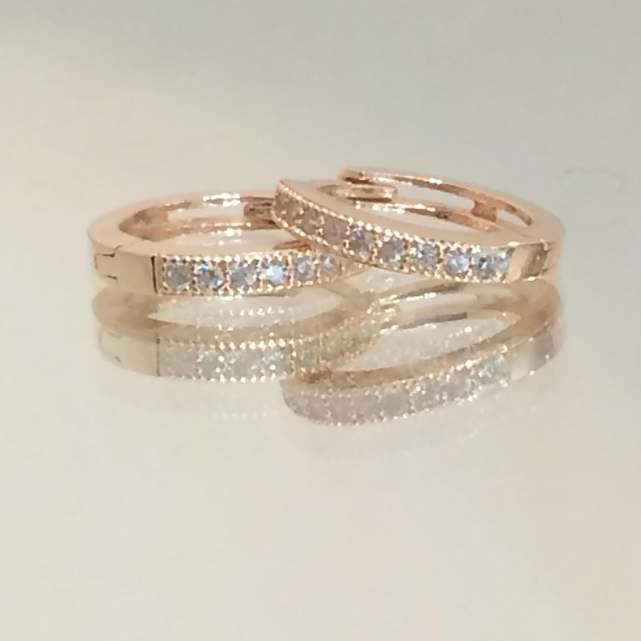 ROSA GULD HOOP ÖRHÄNGEN.