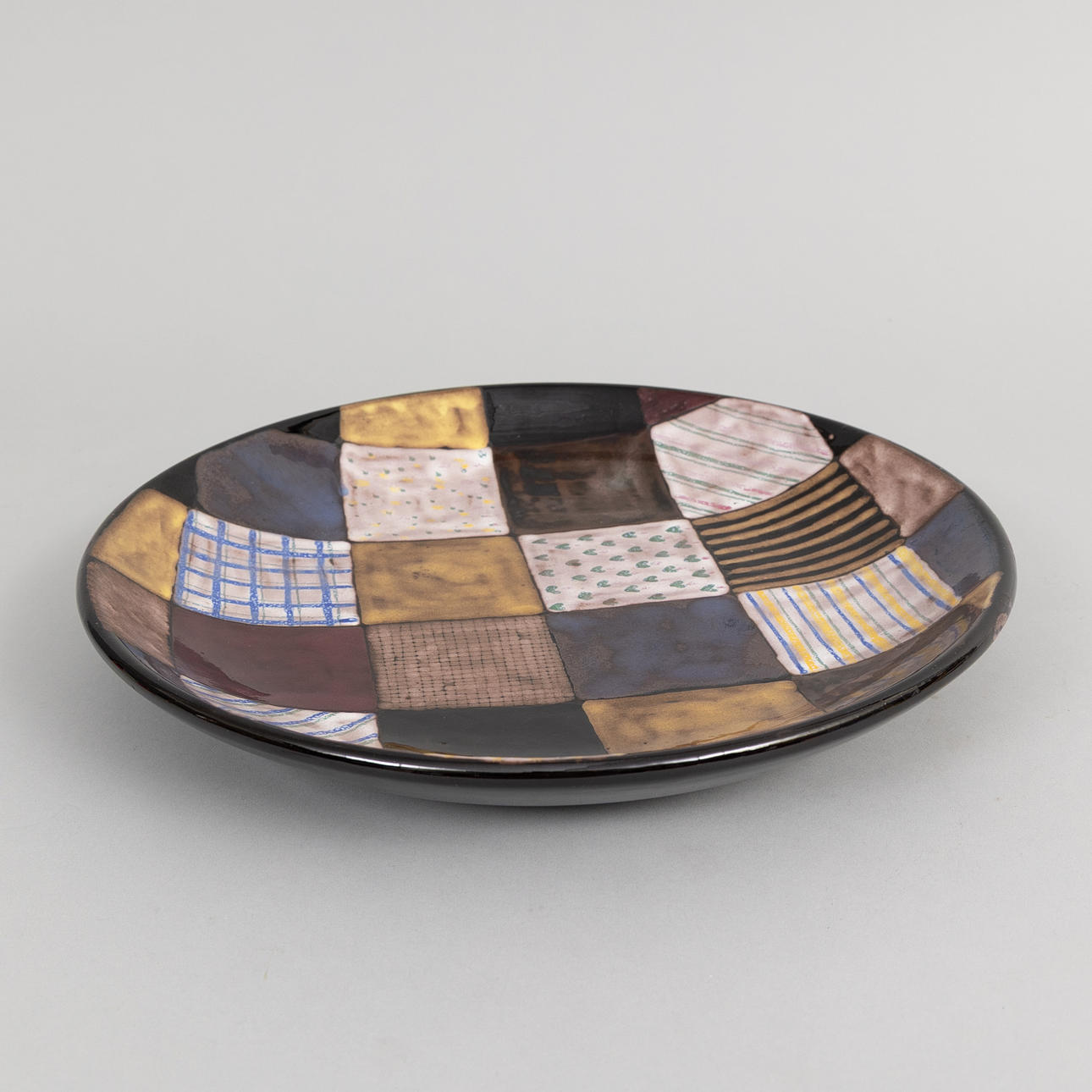INGRID ATTERBERG. STORT FAT, patchwork-mönster, Upsala Ekeby.