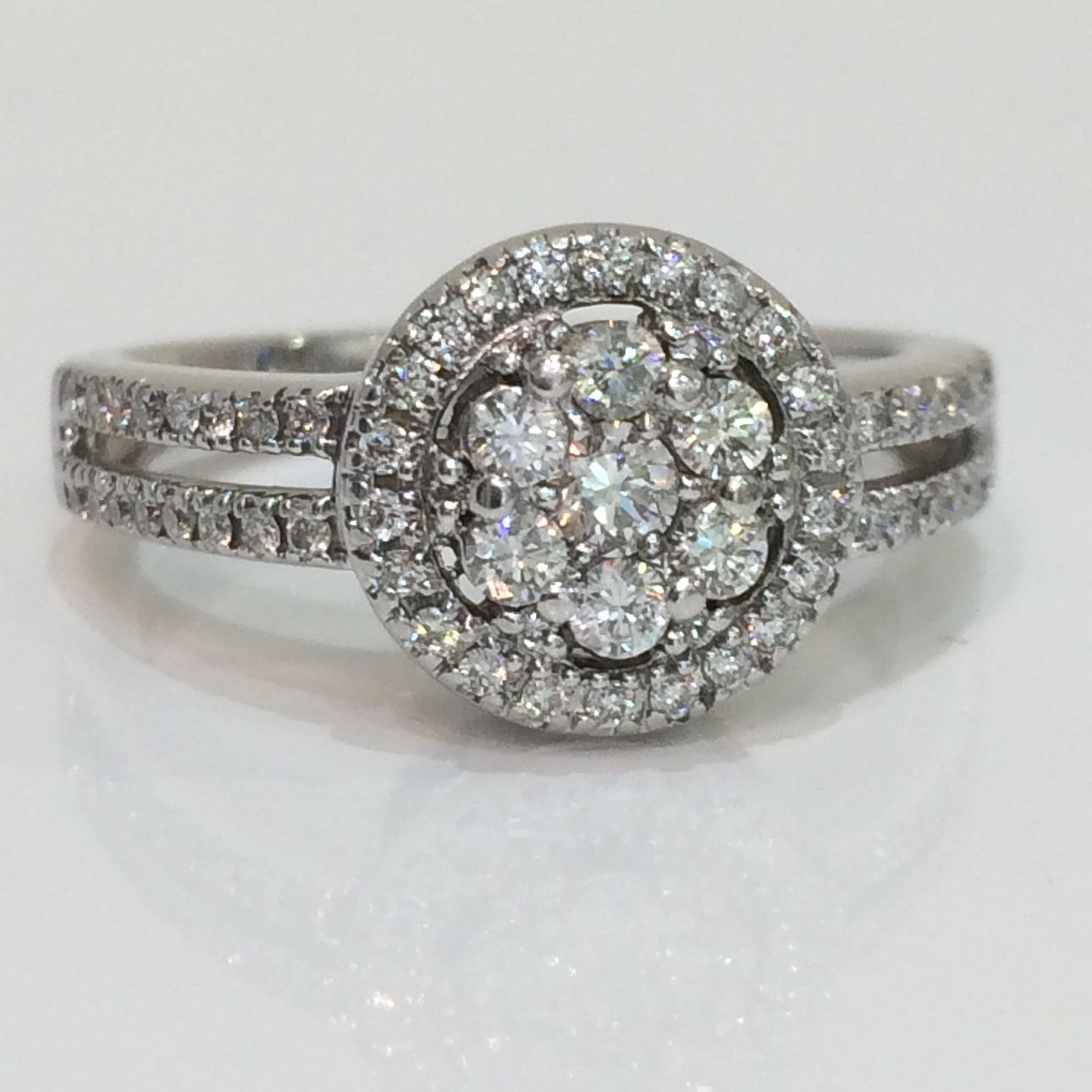 DIAMANT HALO RING.