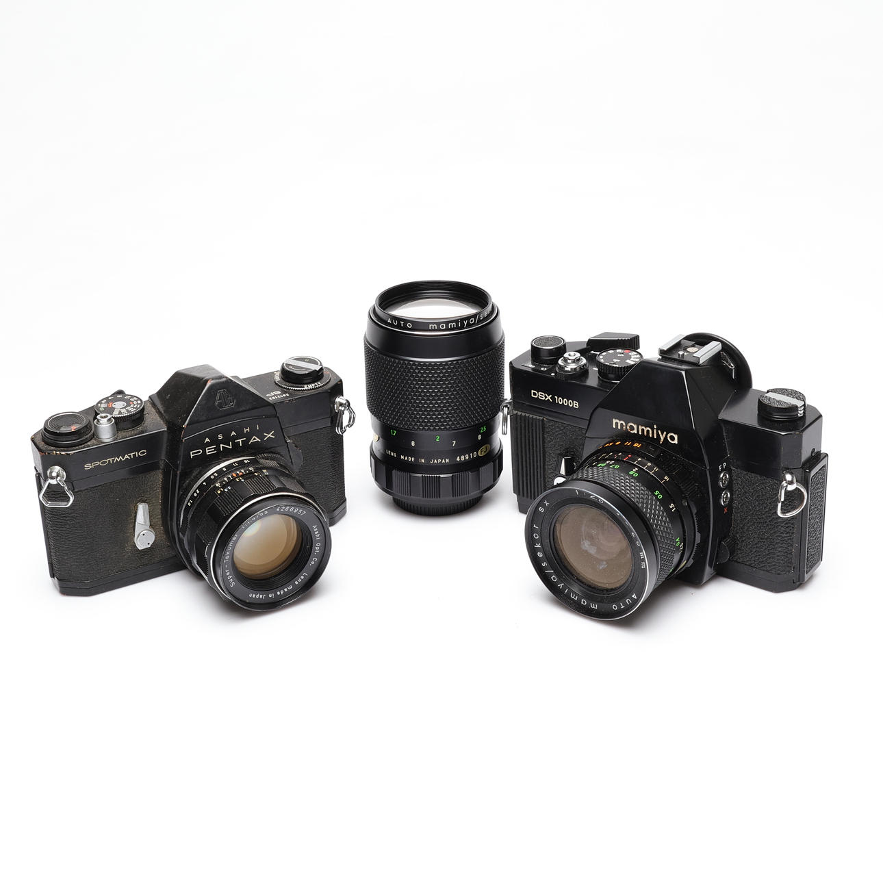 KAMEROR 2st samt OBJEKTIV, 3 delar, Pentax och Mamiya.