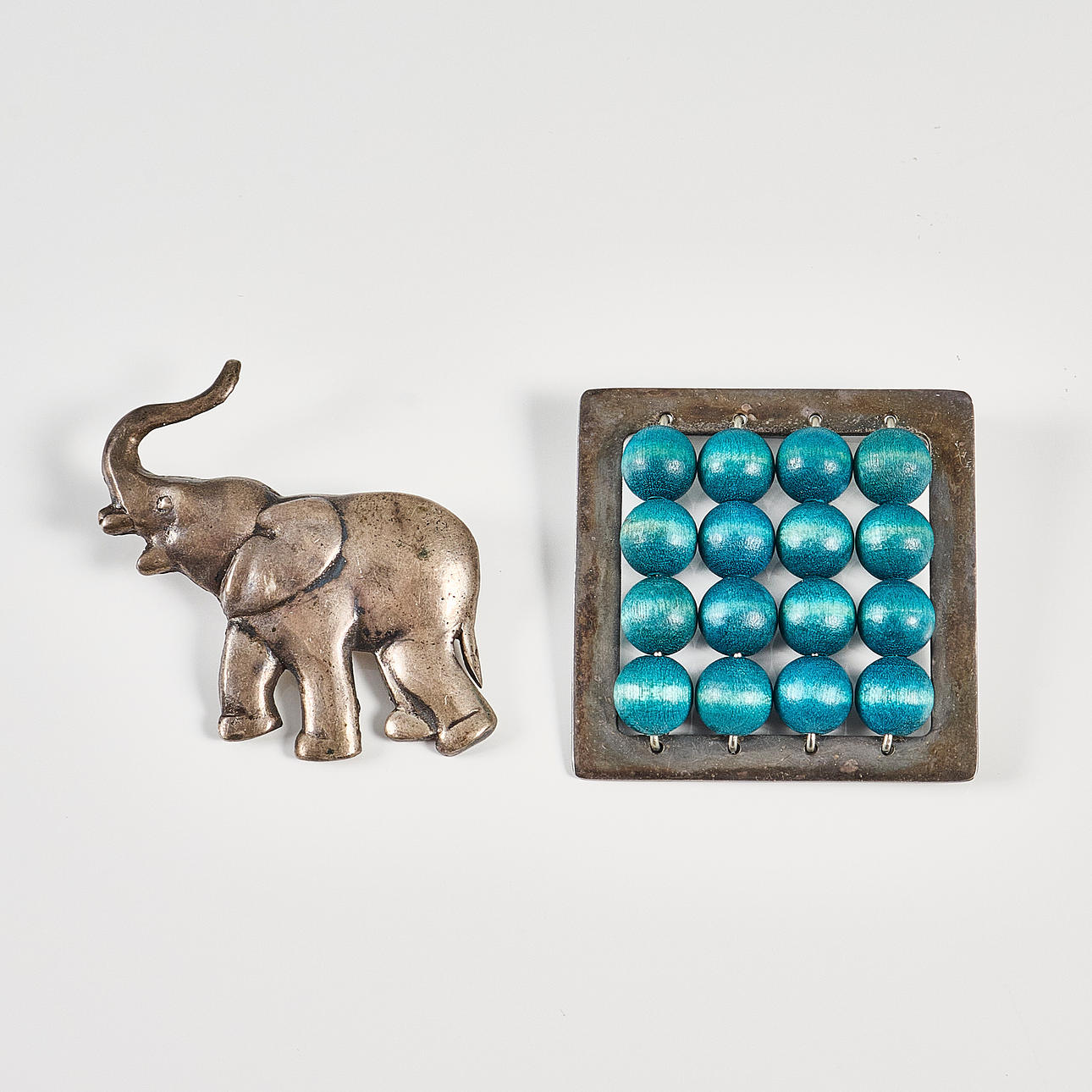 BROSCHER, 2 st, Silver, Elefant & Kaija Aarikka.