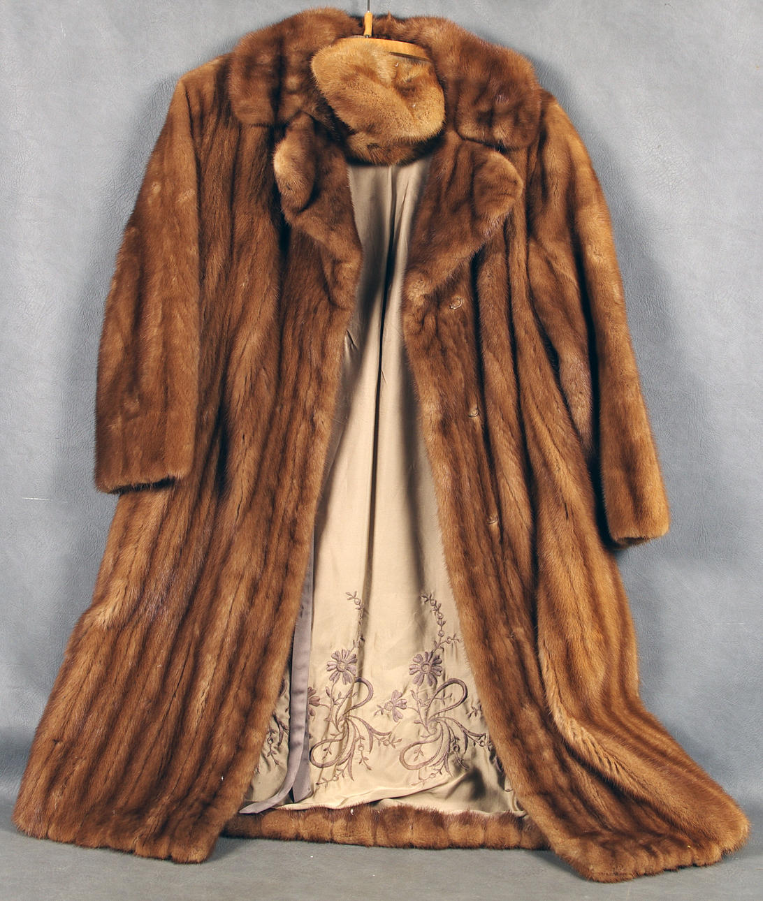 PÄLS SAMT MÖSSA, Saga mink.