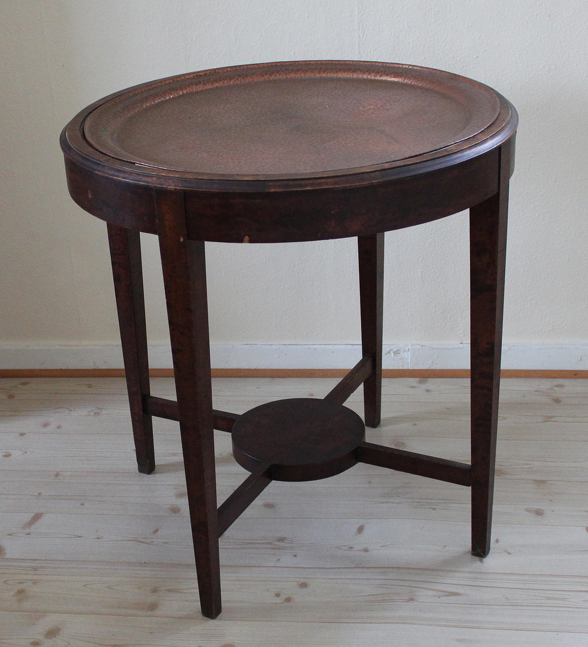 RÖKBORD med kopparbricka, 1940-tal.