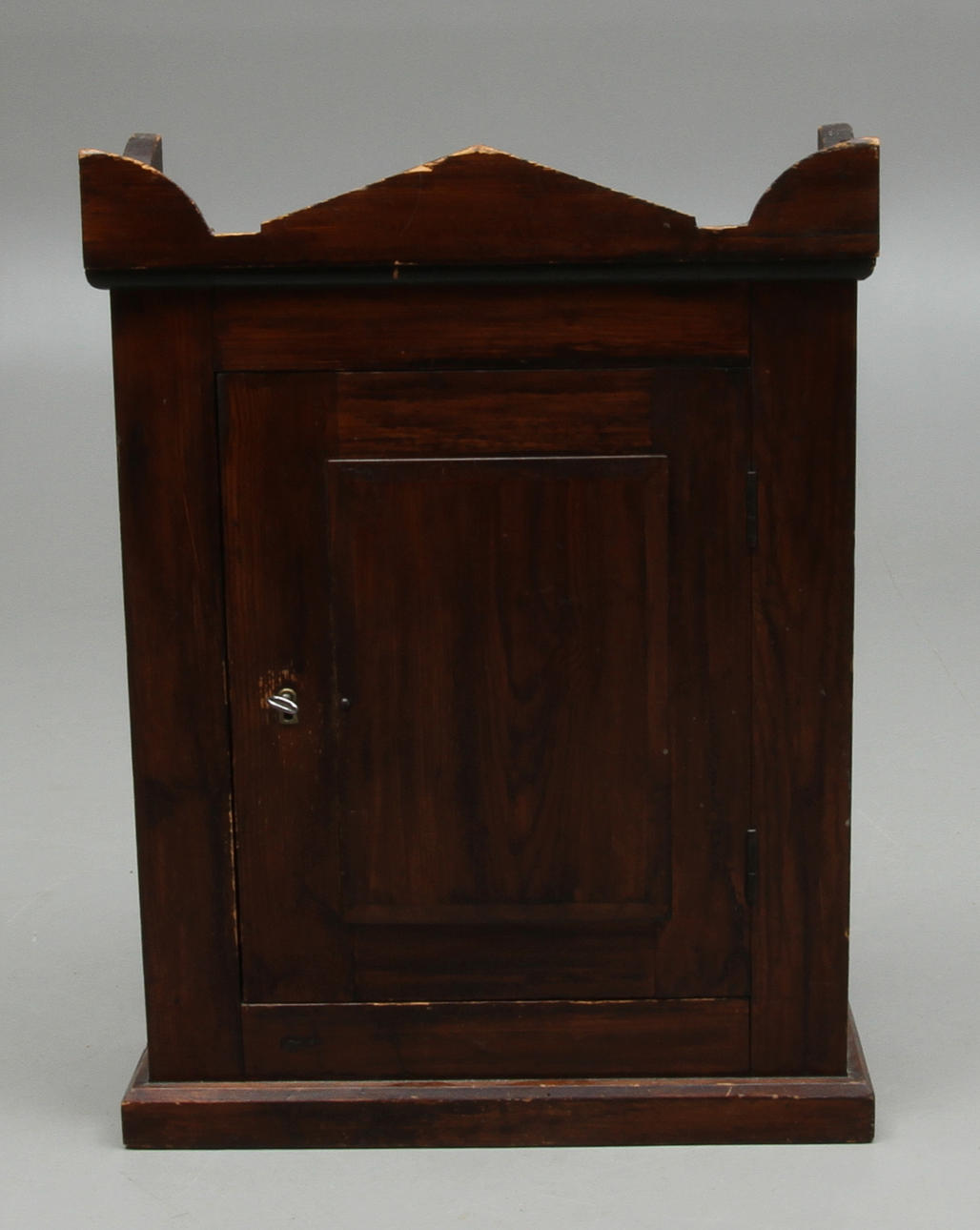 HÄNGSKÅP, allmoge, 1800-tal.